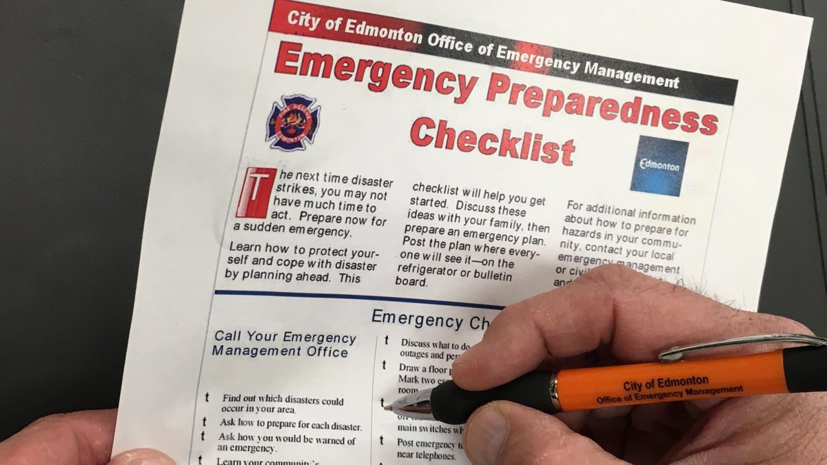 For #EmergencyPreparednessWeek, we’ve shared information on how to prepare an emergency kit for your home. However, #DYK separate emergency kits are also encouraged for your vehicle, evacuations, and even for your pets? Learn what's needed in each: edmonton.ca/programs_servi…