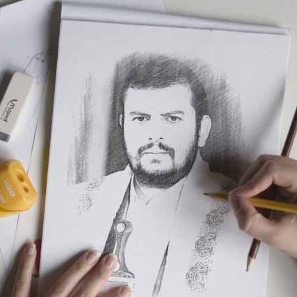 سيدي القائد...

العصر عصرك، والأمر أمرك،
وأنت الحسم والعزم،
والحق حين تلتبس الرايات.

أنت كفة الميزان ونبض البوصلة،
والردّ إذا ضاعت الأصوات.

 أنت الصبر عند الزلزلة،
والبأس إذا اقتربت المعركة.

الحمد لله أني أعيش في زمانك، يا أبا جبريل.

#السيد_القائد 
#سيد_القول_والفعل