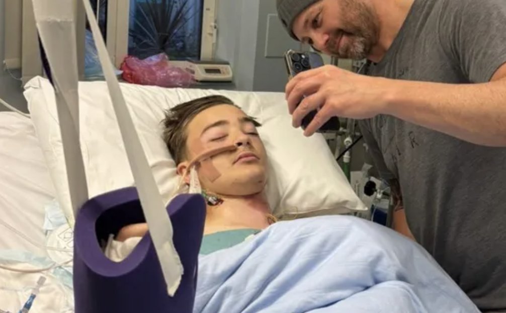 Chase, 14, is in critical condition after suffering severe electrical burns from overhead power cables whilst playing at school. A GoFundMe has been started to help his recovery.
gfme.co/42QLx09