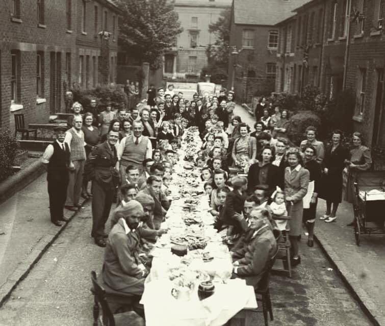As we get ready to observe a silence in memory of all those who made VE Day possible - I’d like to share this picture which was sent to me of a street party in Reading 80 years ago. See the Indian soldiers who remind us of the commonwealth contributions What a generation 🇬🇧🙏🏽