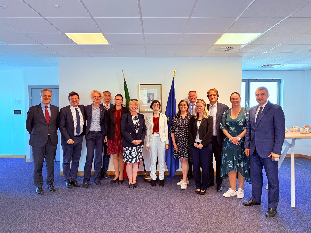 La "cabinet secretary" del Gobierno escocés a cargo de Hacienda y Administración Local Shona Robison se ha reunido hoy con los cónsules europeos en Edimburgo para compartir información sobre asuntos económicos y celebrar el día de Europa.