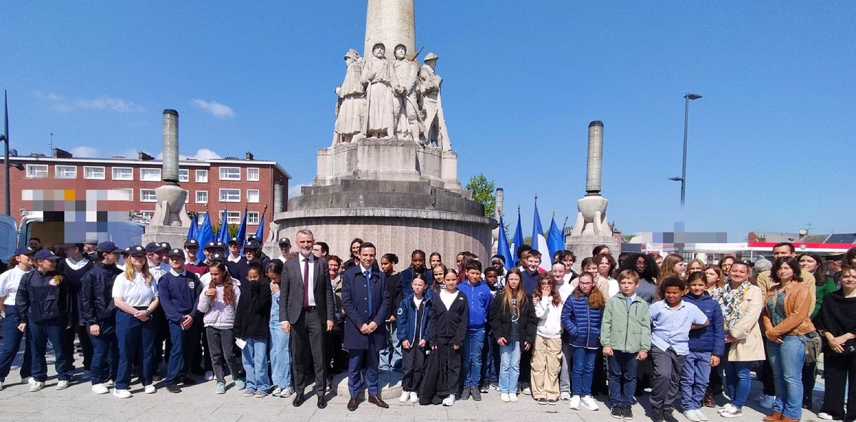 DSDEN de la Somme (@dsden_80) on Twitter photo Les élèves du lycée Luzarches, des collèges Rosa Parks et Guy Maréchal, des écoles Lamps et Les Violettes et des jeunes volontaires <a href="/snujemengage/">Service national universel</a> ont participé à la #cérémonie de #commémoration de l'armistice #8mai1945 en présence de <a href="/PMoyarecteur/">Pierre Moya</a> et
<a href="/PhDestable/">Philippe Destable</a> .
<a href="/AcAmiens/">Académie d'Amiens</a> Les élèves du lycée Luzarches, des collèges Rosa Parks et Guy Maréchal, des écoles Lamps et Les Violettes et des jeunes volontaires <a href="/snujemengage/">Service national universel</a> ont participé à la #cérémonie de #commémoration de l'armistice #8mai1945 en présence de <a href="/PMoyarecteur/">Pierre Moya</a> et
<a href="/PhDestable/">Philippe Destable</a> .
<a href="/AcAmiens/">Académie d'Amiens</a>