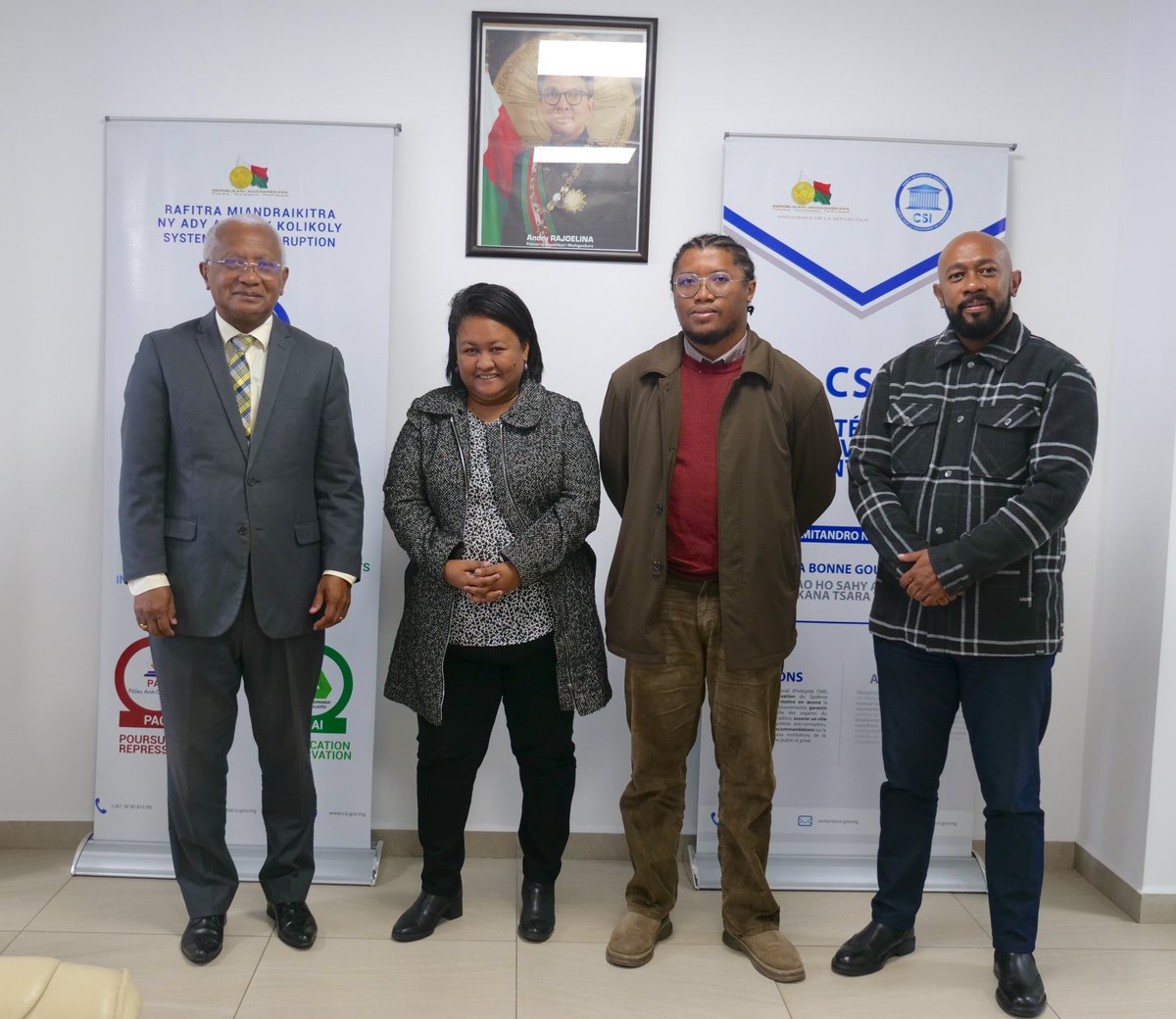 Les représentants des Organisations de la Société Civile (OSC) ont rendu visite au CSI. La rencontre a permis aux deux parties de réaffirmer leur engagement pour joindre leurs efforts dans le cadre de la mise en œuvre de la SNLCC.
#OSC #CSI #SNLCC2025_2030
