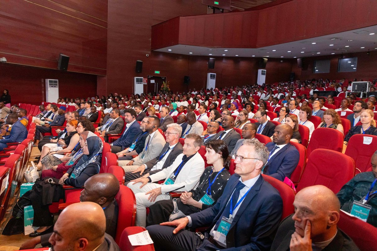 mpjipsc's tweet photo. Le 7 mai 2025, Abidjan a accueilli le 13e Congrès Mondial des Services Publics d’Emploi, rassemblant 80 pays. Le Ministre Mamadou Touré a souligné l'importance des échanges pour créer des opportunités, en évoquant les actions de l'#AEJ pour accompagner les jeunes vers l'emploi. https://t.co/ZblFVA0Zdf