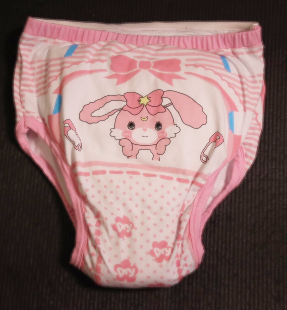 先日買ったLittleForBigさんのトレーニングパンツ。
サイズを間違えて大きいの買ってしまったので自分でサイズ調整してみました!行ったのは腰の部分をカットして縫い直し。結構適当にカットしたのですが思ったよりしっくりくるサイズ感になりました! 