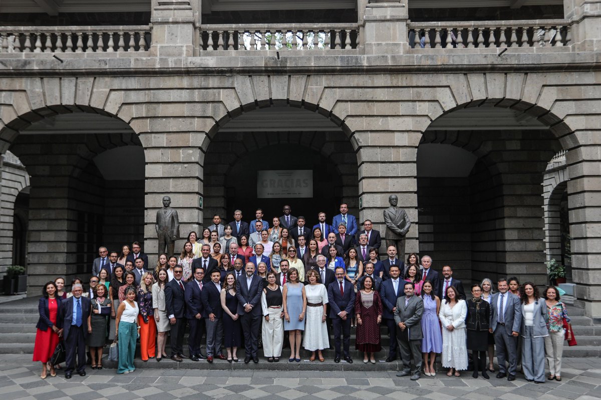 🇲🇽 An important milestone in my candidacy for Director-General of <a href="/UNESCO/">UNESCO 🏛️ #Education #Sciences #Culture 🇺🇳</a>.

The Mexican government, represented by five Ministries covering education, diplomacy, environment, culture, and science, formally presented my candidacy to the diplomatic corps accredited in Mexico, as