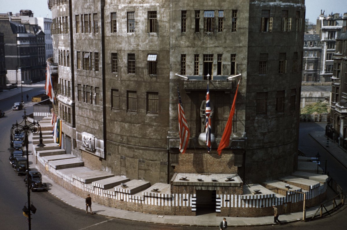 Dave in BBC Archives has found these amazing photos of BBC Broadcasting House in London, taken on the morning of VE DAY 🖤 08/05/1945 🇬🇧 Lest We Forget #VEDay80