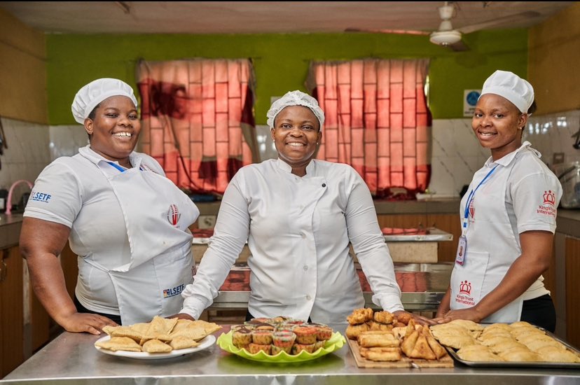 LSETF's tweet image. Today's #CitizensofLSETF spotlight: Our amazing Hotel Management &amp;amp; Catering trainees from @cvl_ng 

From mastering kitchen essentials to creating mouthwatering masterpieces, these future culinary stars are ready to rise in the food industry. 🧁👨‍🍳