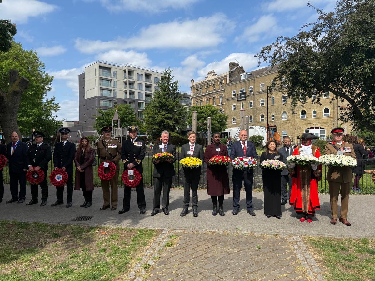An honour to lay a wreath on behalf of everyone in Bermondsey &amp; Old Southwark to honour all those who served and made such colossal sacrifices in World War II #VEDay80