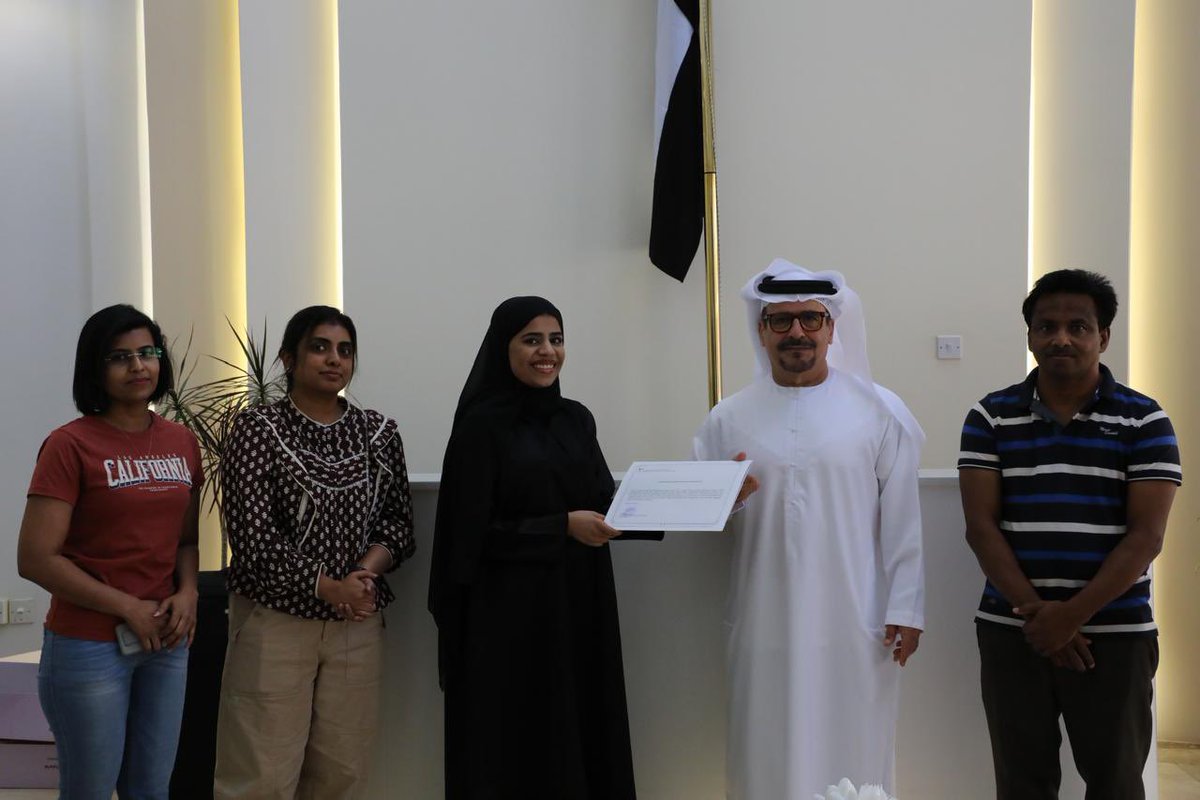 Prof. Khaled Amiri, Director of the Khalifa Center, with Dr. Martin Poulose, handed over certificates to the students of the College of Science, for completing their practical training at the Center under his supervision and his team.