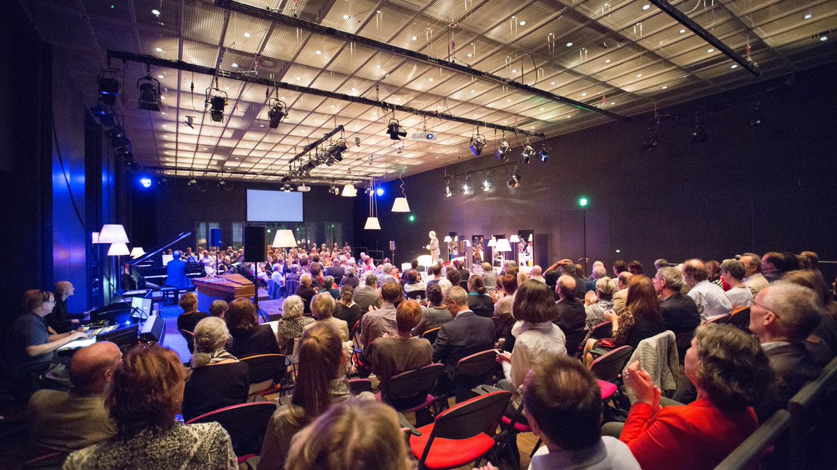 Tonight I will present my Berlin salon, Hope@9pm for the last time. Since we began in 2016 I’ve hosted 32 evenings of music and talk, with a plethora of guests from world famous musicians to actors, directors, politicians and even the former German President. And we have a given