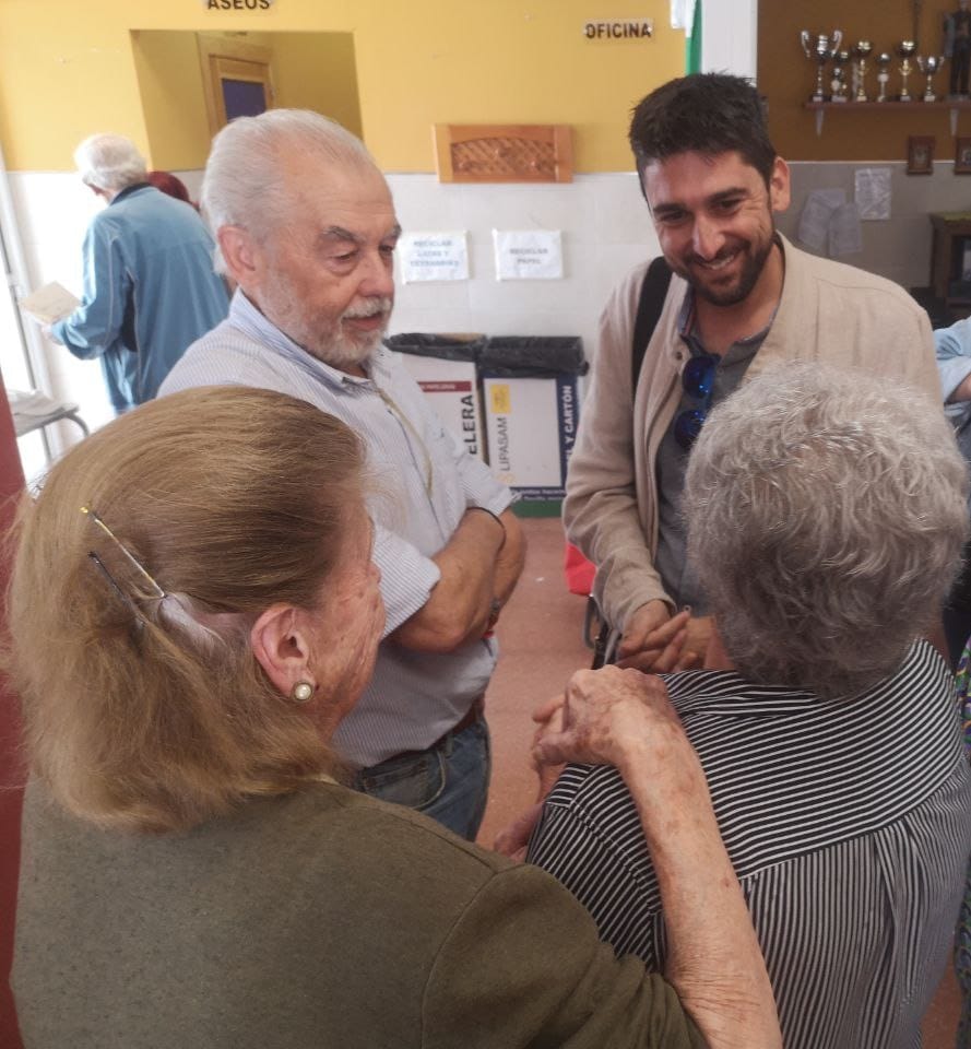 ismaelsc_'s tweet photo. Nuestro más sentido pésame por el fallecimiento de Paco Ávila, quien fuera presidente de los comerciantes del mercado del Tiro de Línea. Su compromiso con el barrio y el movimiento vecinal deja una huella imborrable. Un fuerte abrazo a su familia y allegados. https://t.co/Y95oEDq1X8