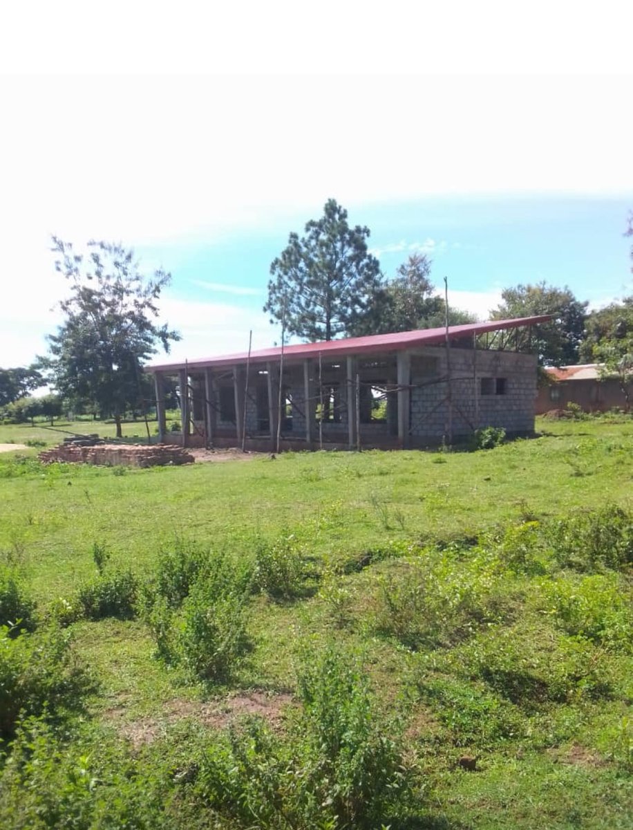 Our Early Childhood development Centre at Naigobya Primary School is now at roofing stage!
A big step to creating a safe learning space for little ones in Luuka district.
#RotaryInAction #PeopleOfAction #NaigobyaECD