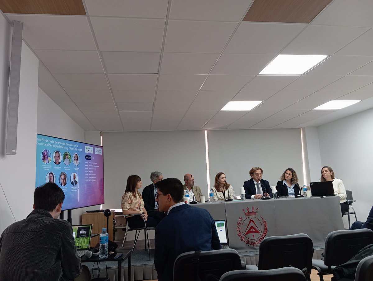 👉🏻 ¡Seguimos impulsando una gestión sostenible de Residuos de Construcción y Demolición!

🏗♻ Hoy se ha reunido la División de #RCDs de FER para compartir avances.

💹Ayer participamos en la jornada 'Construction Goes Circular', sobre éxitos en economía circular en construcción.