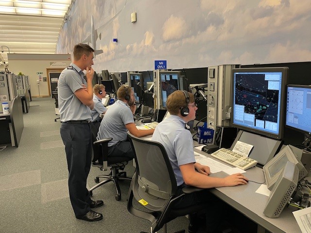 78SqnSwanwick's tweet image. On Monday you saw the VE Day flypast from either the ground or TV.
How about what it looks like on our radar screens!
Thank you @NATS for supporting  us with the flypast.

(pinned comment includes additional information about the flypast)
#VEDay80  #WeEnable