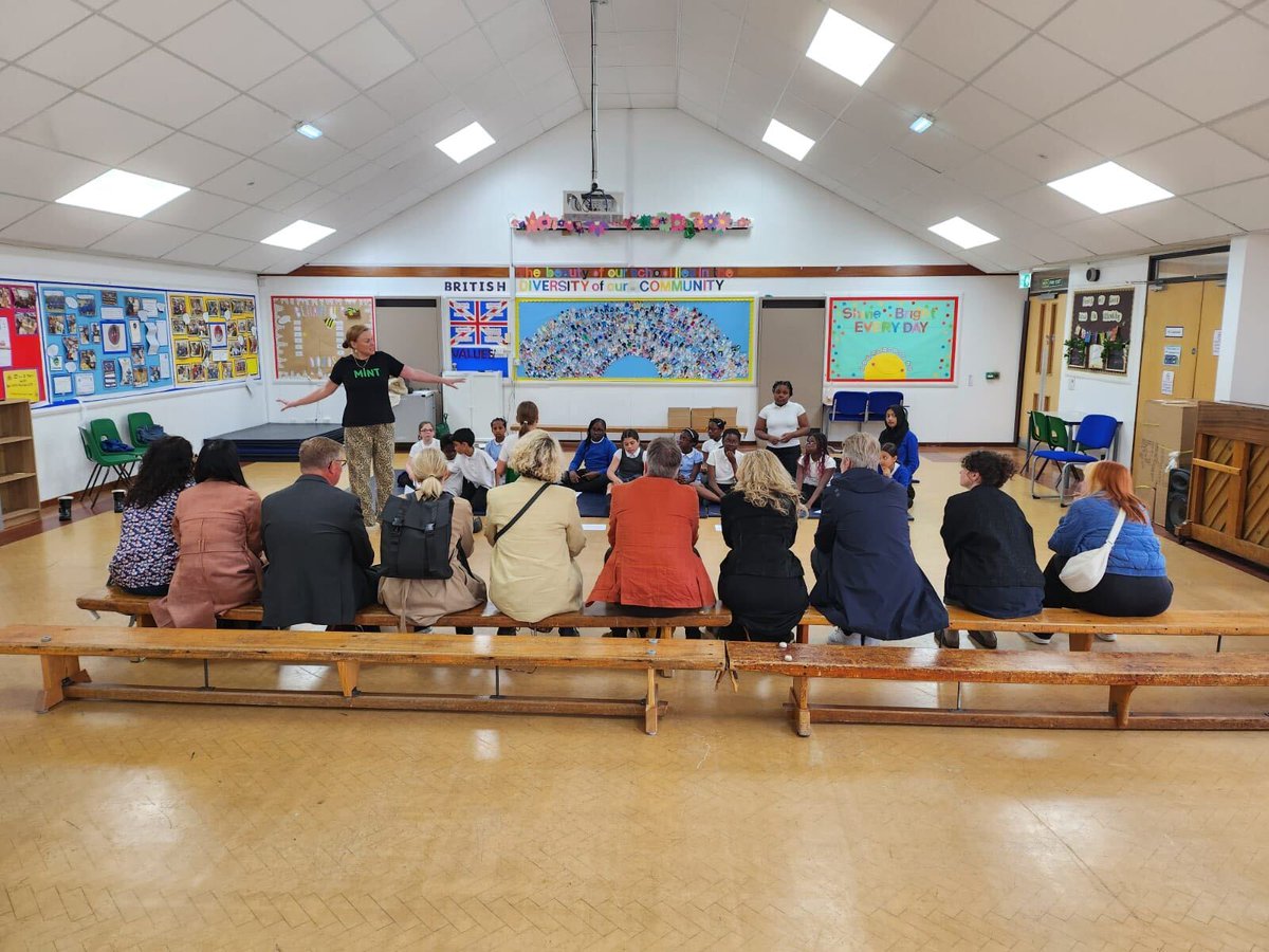 We’re delighted to announce @kavlifondet are continuing to fund Young Writers' City programme in schools in Newcastle and Gateshead!  Kavli Trust is a perfect funder - engaged, committed and enthusiastic. Pic: Kavli Trust meeting Kelvin Grove Primary School students this week.