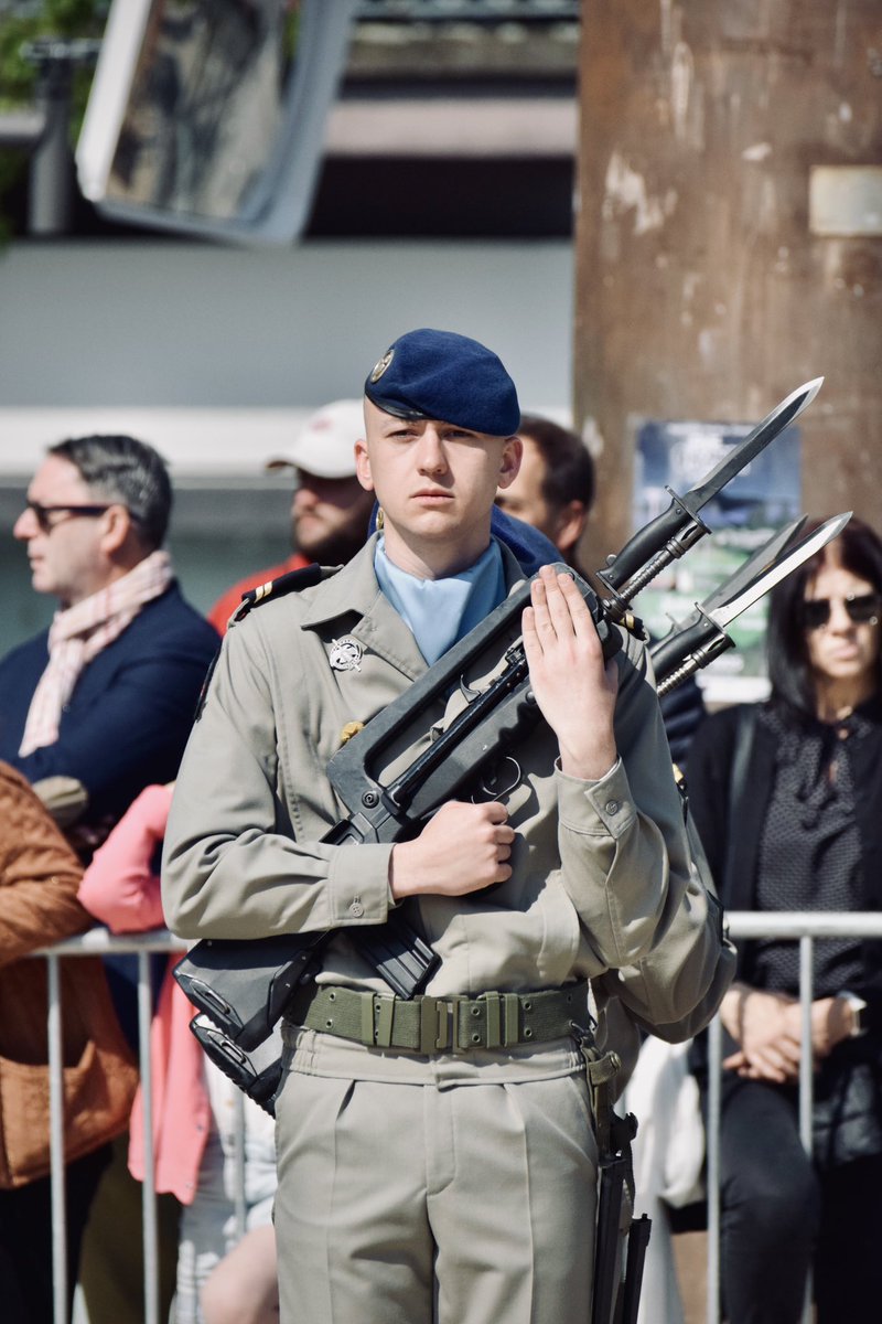 🇫🇷Cérémonie des 80 ans de la victoire du 8 mai 1945. Commémorons la mémoire des militaires, des résistants et des civils qui ont donné leur vie pour la Nation et rendons hommage à ceux qui s’engagent au quotidien pour servir le drapeau français. 
#VotreHistoireNotreHistoire