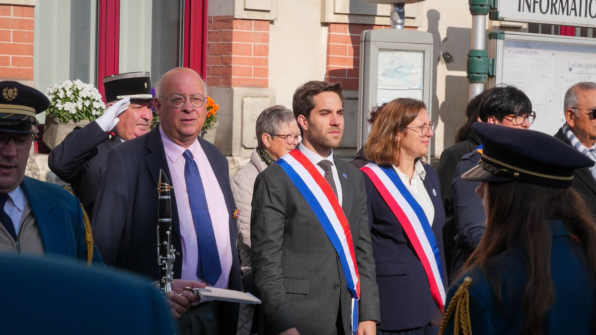 🇫🇷Pour cette deuxième cérémonie du 8 mai, c’est à Sceaux-du-Gâtinais que nous avons rendu hommage aux combattants de la Seconde Guerre mondiale.

Ce moment de recueillement a été marqué par l’inauguration d’un nouveau monument aux morts, symbole du devoir de mémoire que nous