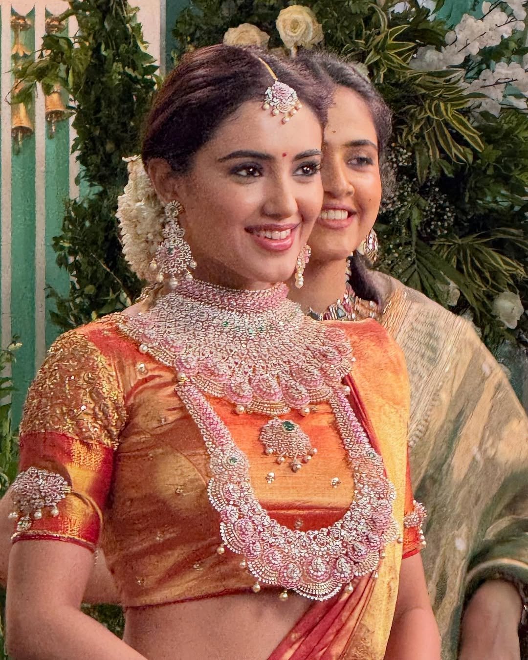 GqbIAlUW8AAlkys?format=jpg&name=large