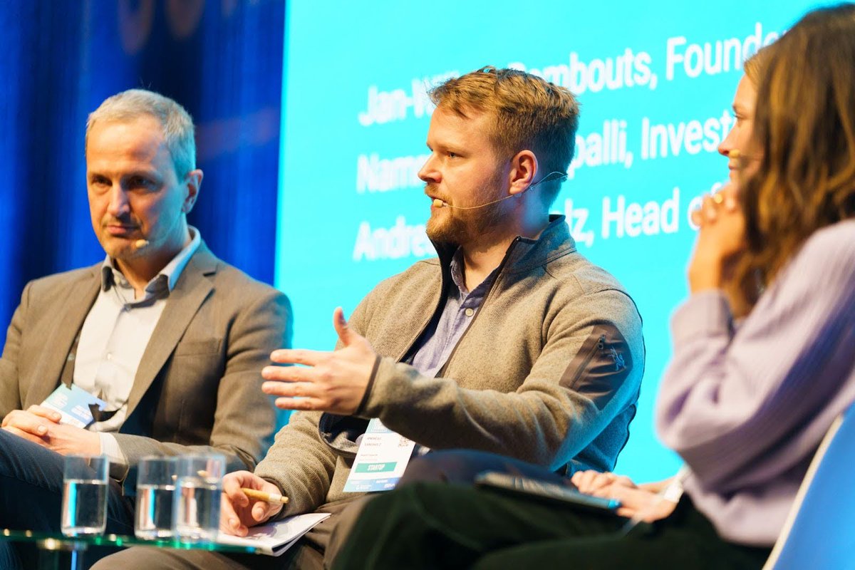 What’s the real power couple? Energy + AI 💙

At #ETS2025, our expert panelists tackled the big questions – trust, regulations, and why the grid still feels like it’s stuck in the '90s.

🎥 Missed it? The session’s already up: youtu.be/ZRXUbNck2U4?si…
