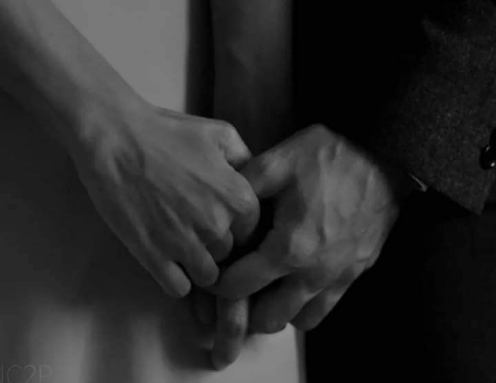 يقول علي بن أبي طالب متحدثاً عن فاطمة:
"وما رأيتها يومًا إلا وذهب الهم الذي كان في قلبي."❤️