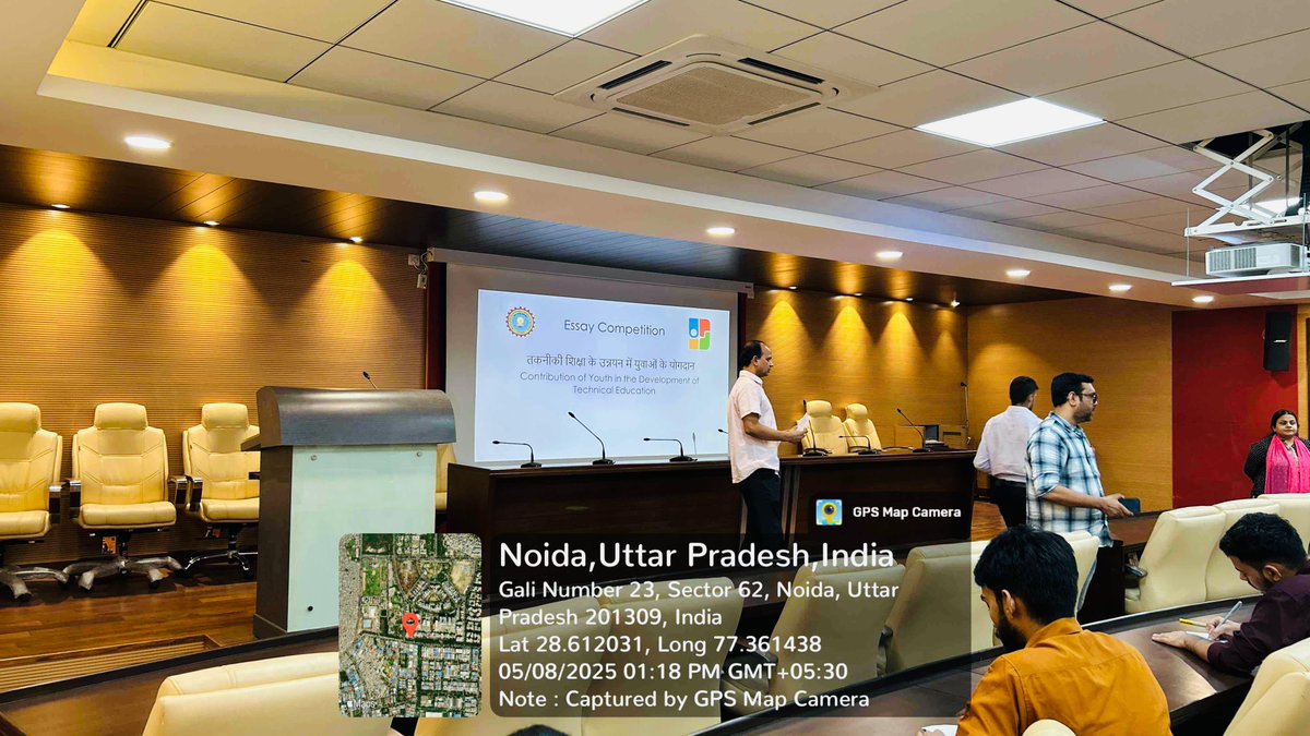 विश्वविद्यालय के आविर्भाव दिवस के अवसर पर 'तकनीकी शिक्षा के उन्नयन में युवाओं के योगदान' विषय पर UPID में निबंध प्रतियोगिता का आयोजन