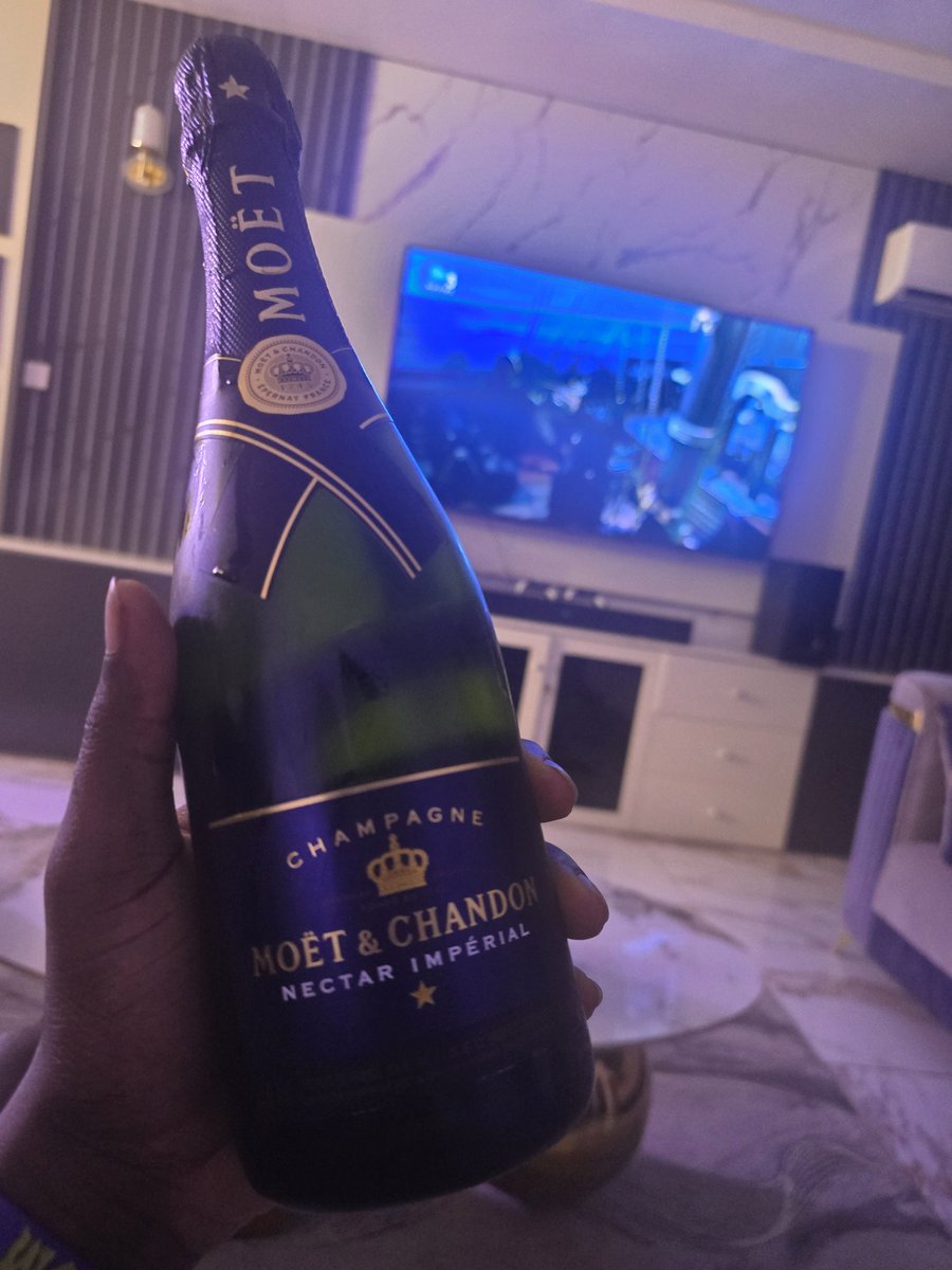 jujupunter's tweet image. Join me 🥂