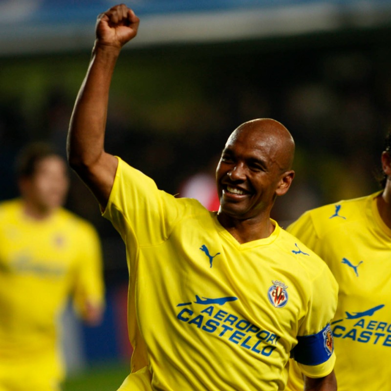 VillarrealCF's tweet photo. ¿Te gustaría volver a ver jugar a grandes jugadores del pasado como Mateo Musacchio, Marcos Senna, Sergio Asenjo, Xisco Nadal o César Arzo?

¡Todos ellos representarán a la @aevillarrealCF en el derbi solidario ante el Valencia!

¡Te esperamos el domingo a las 12.00h en el Mini!