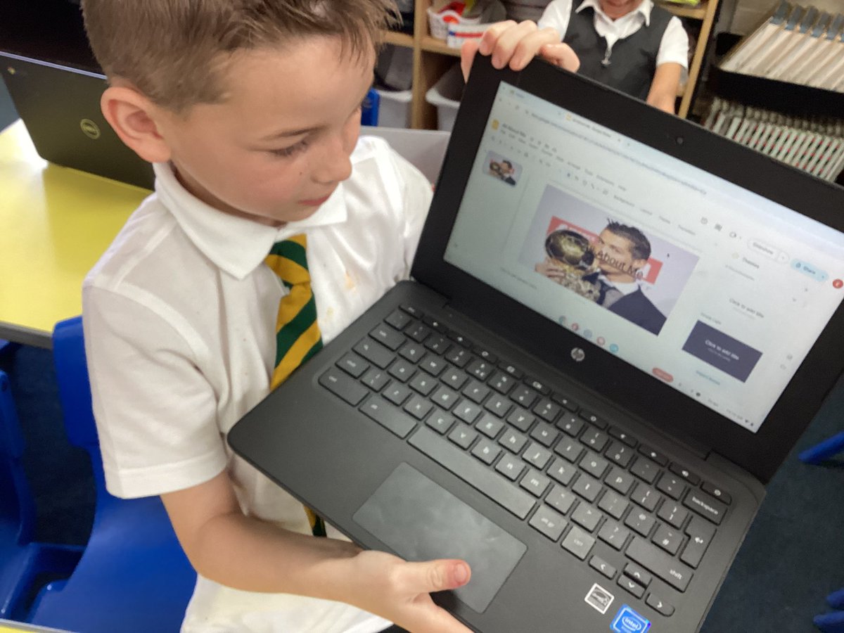 SMA_Year2's tweet photo. We have been using Google docs to create posters all about ourselves. We have been changing the font, colour and size of of text & we were even able to import images. #SMAComputing @StMargarets_ https://t.co/TbrlcDv304