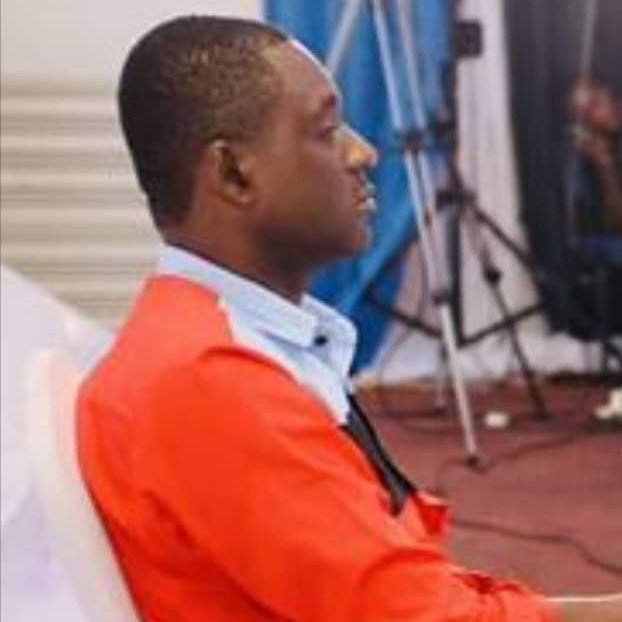 Nimemsikia huyu poti anaongea hadi anataka kulia eti "No Reforms, No Election" ilikuwa amsha amsha. 

... kupandisha dau wafanye ulaghai wa kisiasa.

Mkewe ni mbunge wa uviko19.

Akwilina aliuwawa jamaa akitafuta ubunge Kinondoni!

Mungu sio mzee Masalakulangwa.. tuombe uzima!