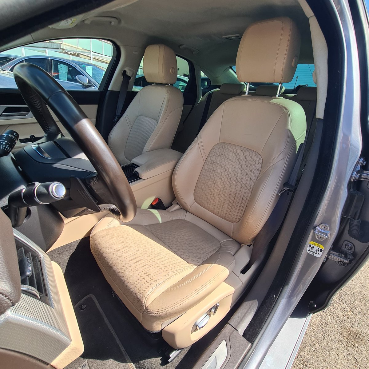cochestv's tweet photo. Jaguar XF 2.0d ‼️AUTOMÁTICO ❗POCOS KM
💚 Etiqueta medioambiental "C" verde
Motor DIÉSEL 2.0d de 180 cv
Cambio AUTOMÁTICO de 8 velocidades 

#CochesTorrevieja #JaguarXF #Jaguar #XF #Diésel #Diesel #PocosKM #LowKM #LowMileage #Automático #Automatico #Automatic https://t.co/3qMgkO8sxo