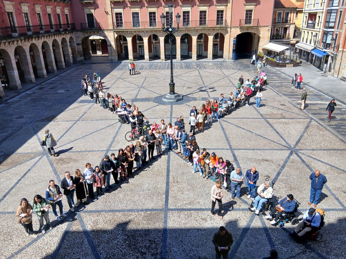 Ayer, ChySPA participó en el acto “Haz que Pase, Marca la X Solidaria”, celebrado en los Ayuntamientos de Oviedo, Gijón y Mieres entre otros. 
Haz que lo bueno pase y marca la casilla 106 de Fines Sociales, no te cuesta nada: ni pagas más, ni te devuelven menos. Gracias