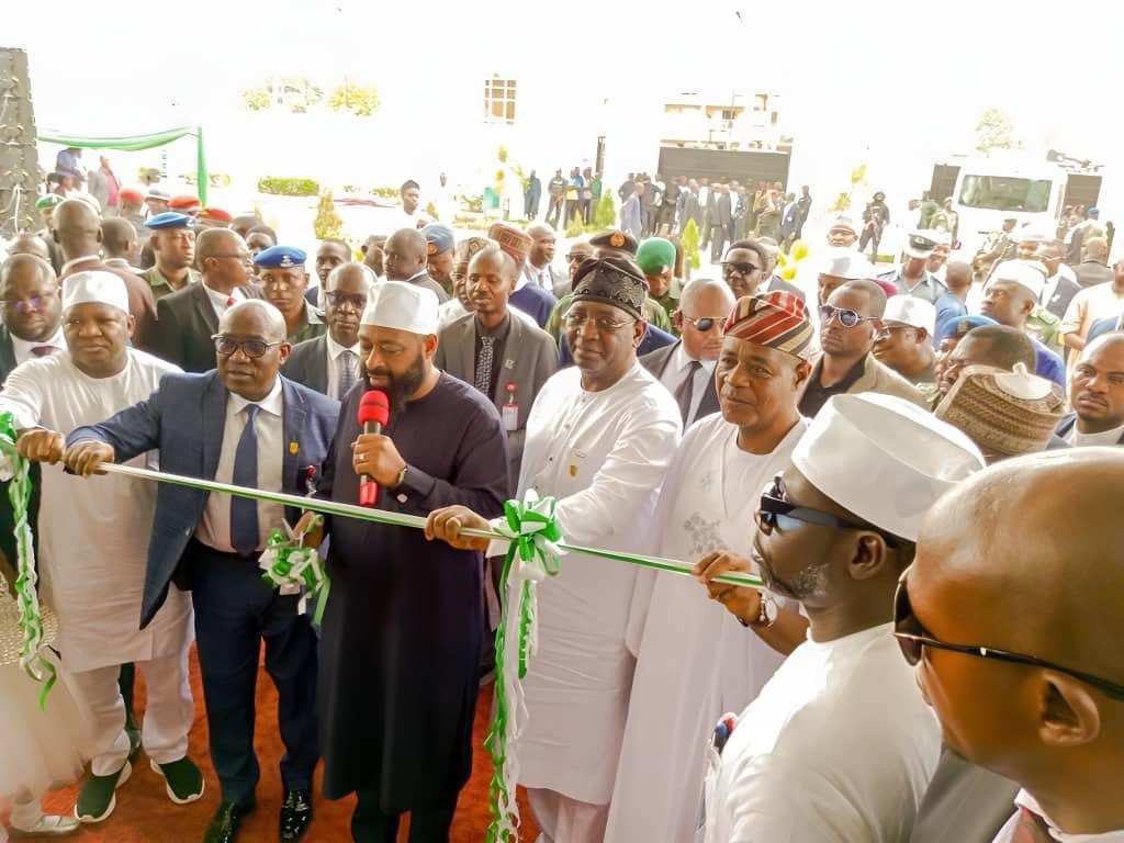 BarrSamode's tweet image. Yesterday, I represented Gov. Alia at the launch of the North Central Zonal Office of NCCSALW in Minna. This is a crucial step toward tackling illicit arms threatening our region’s security.
Stronger synergy, intelligence sharing, and control measures are vital.
#SecurityMatters