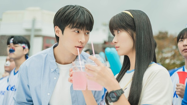 レタスクラブ【公式】🥬 (@lettuce__club) on Twitter photo ㊗#百想芸術大賞 人気賞受賞‼
『#ソンジェ背負って走れ』
脚本家イ・シウンさんインタビュー記事🆙
lettuceclub.net/news/article/1…
記念に公式脚本集を1名様に #プレゼント🎁
☑応募方法
①<a href="/lettuce__club/">レタスクラブ【公式】🥬</a> をフォロー
②この投稿をリポスト🔁
【締切】5/25㊐23:59
#レタクラコリア #ピョン・ウソク #변우석 ㊗#百想芸術大賞 人気賞受賞‼
『#ソンジェ背負って走れ』
脚本家イ・シウンさんインタビュー記事🆙
lettuceclub.net/news/article/1…
記念に公式脚本集を1名様に #プレゼント🎁
☑応募方法
①<a href="/lettuce__club/">レタスクラブ【公式】🥬</a> をフォロー
②この投稿をリポスト🔁
【締切】5/25㊐23:59
#レタクラコリア #ピョン・ウソク #변우석