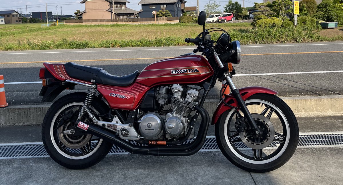 とっくに生産終了したバイクに乗ってる変わり者 これがええんよ。