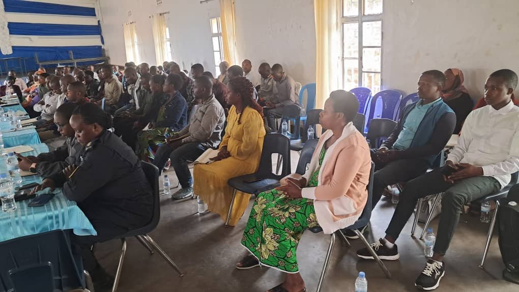 Ministry of Gender & Family Promotion | Rwanda (@rwandagender) on Twitter photo .<a href="/RutsiroDistrict/">Rutsiro District</a>,abayobozi b'inzego z'utugari n'imirenge basabwe gukomeza kwigisha imiryango kubana neza no kwita ku burenganzira bw’umwana arindwa gusambanywa n'irindi hohotera.
Biyemeje kujya babigarukaho aho bahurira n'abaturage mu mugoroba w’imiryango,inteko z’abaturage,... .<a href="/RutsiroDistrict/">Rutsiro District</a>,abayobozi b'inzego z'utugari n'imirenge basabwe gukomeza kwigisha imiryango kubana neza no kwita ku burenganzira bw’umwana arindwa gusambanywa n'irindi hohotera.
Biyemeje kujya babigarukaho aho bahurira n'abaturage mu mugoroba w’imiryango,inteko z’abaturage,...