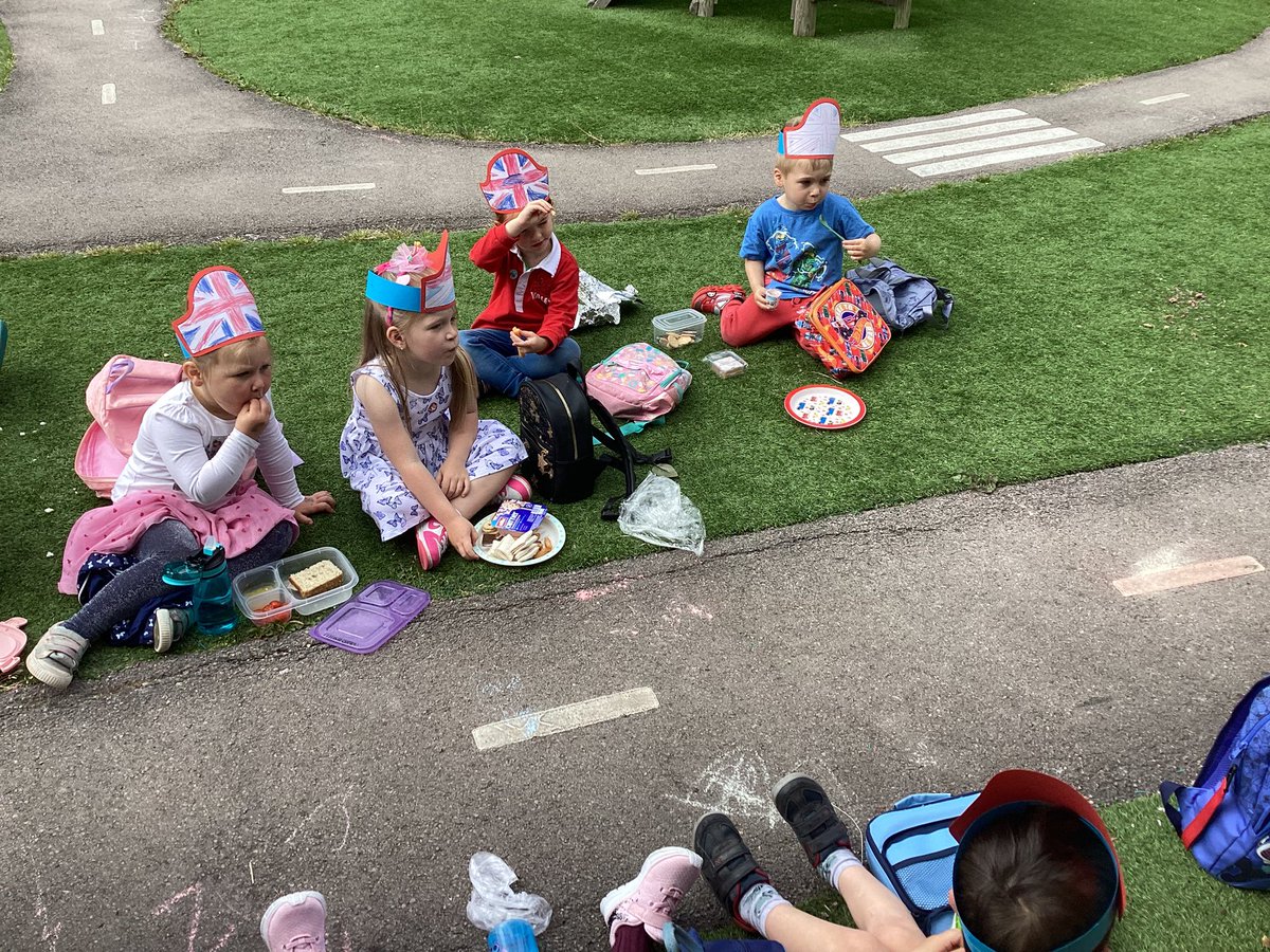 StDavidsCiWPrm's tweet photo. We had such fun during our VE Day picnic this morning in Nursery #stdavidsciwtafffechan #stdavidsciwethicallyinformed https://t.co/cGmnIBhttJ