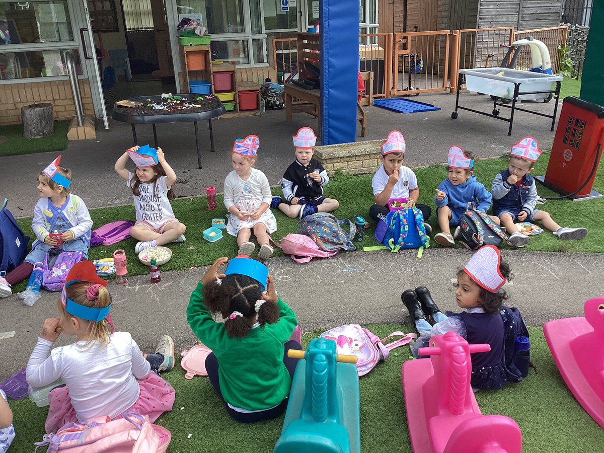StDavidsCiWPrm's tweet photo. We had such fun during our VE Day picnic this morning in Nursery #stdavidsciwtafffechan #stdavidsciwethicallyinformed https://t.co/cGmnIBhttJ