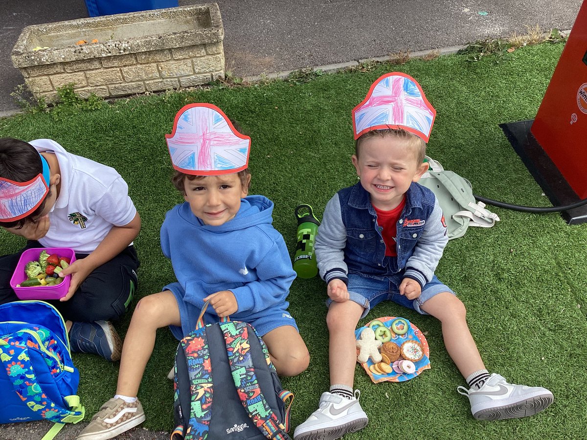 StDavidsCiWPrm's tweet photo. We had such fun during our VE Day picnic this morning in Nursery #stdavidsciwtafffechan #stdavidsciwethicallyinformed https://t.co/cGmnIBhttJ