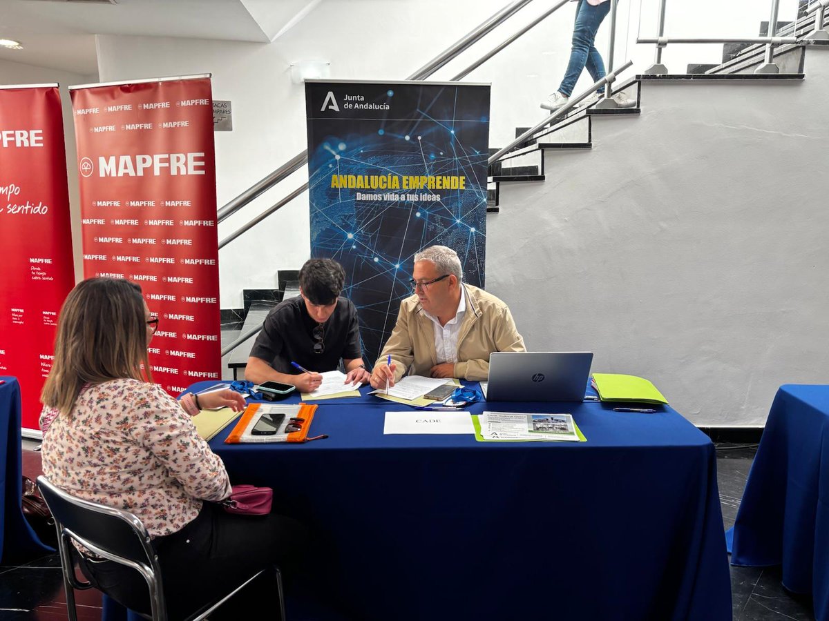 cadealmeria's tweet photo. 🔥 El equipo #CADEHuercalOvera con Emma Peralta, Secretaria General Provincial de @UniversidadAnd, en las "Jornadas de  #Emprendimiento y #Empresas"  #HuércalOvera 🗓️08 y 09/05
 
💡 T𝒊𝒆𝒏𝒆𝒔 𝒖𝒏𝒂 𝒊𝒅𝒆𝒂❓,  𝒕𝒆 𝒂𝒚𝒖𝒅𝒂𝒎𝒐𝒔 𝒂 🆙 𝒑𝙤𝒏𝙚𝒓𝙡𝒂 𝒆𝙣 𝙢𝒂𝙧𝒄𝙝𝒂🌀 https://t.co/ic0VYlzfIR