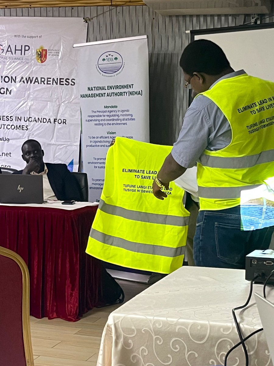 Youth Advocacy and Development Network (@yadnetug) on Twitter photo .<a href="/presidentmuk/">Victor Abarisigara</a> expounding on the Promotional materials used to raise Awareness for Lead Pollution in Uganda
#LeadAwarenessUg .<a href="/presidentmuk/">Victor Abarisigara</a> expounding on the Promotional materials used to raise Awareness for Lead Pollution in Uganda
#LeadAwarenessUg