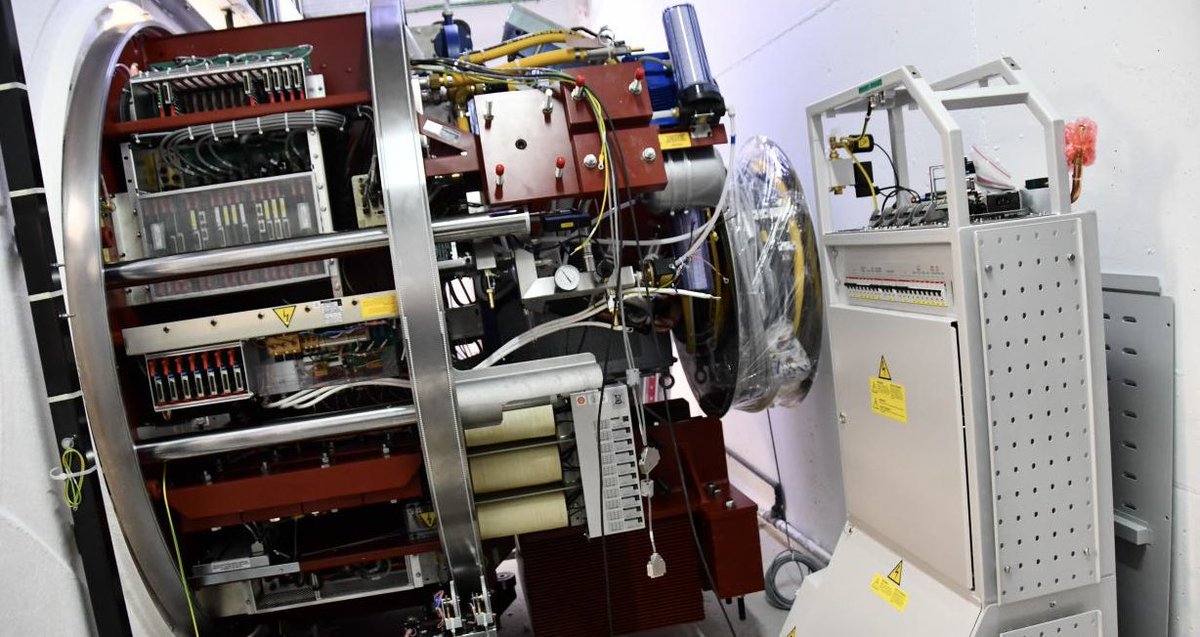 📡 El #NuevoHospitalCuenca instala la última tecnología en Radioterapia para tratar a pacientes oncológicos.

✅ Se trata de la instalación del acelerador lineal que dará cumplimiento a toda la región. 

+info: bit.ly/3EZoZB6