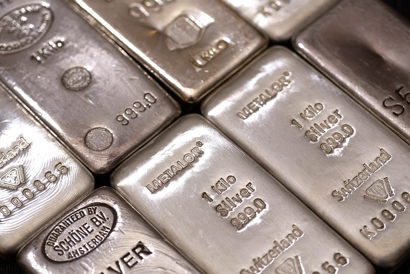 🥈 Silver is gaining momentum in 2025—driven by soaring industrial demand, tightening supply, and safe-haven buying. With exposure to both silver and gold, $RGR.C / $RGRLF is positioned for upside in a strengthening.

Read here: usgoldbureau.com/news/post/inve…

#Silver #Gold #Mining