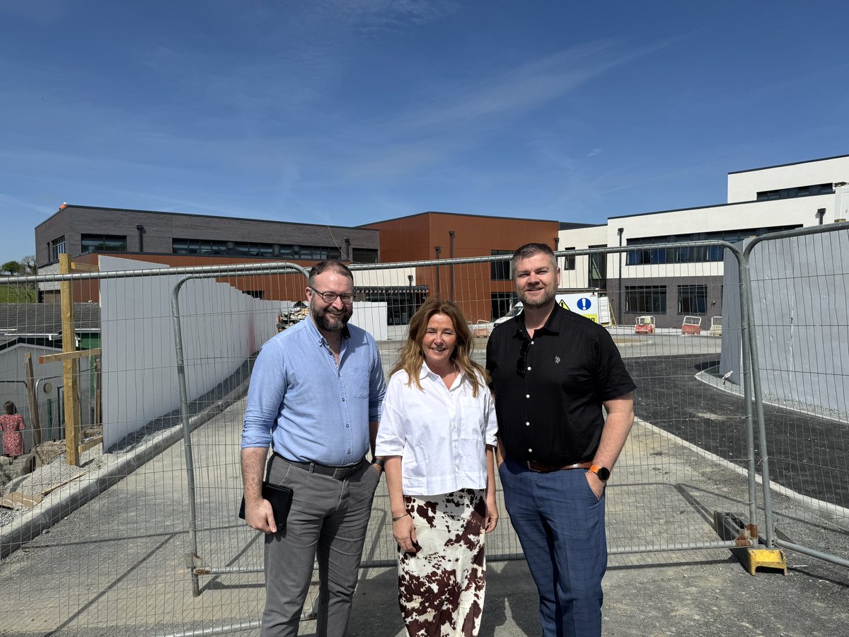 We were delighted to welcome the SDLP’s Colin McGrath MLA and Dominic O'Reilly to New-Bridge on Wednesday, to give them an update on the progress of our new school build, and the work we are doing to support our young people academically and pastorally.

#newbridgeproud