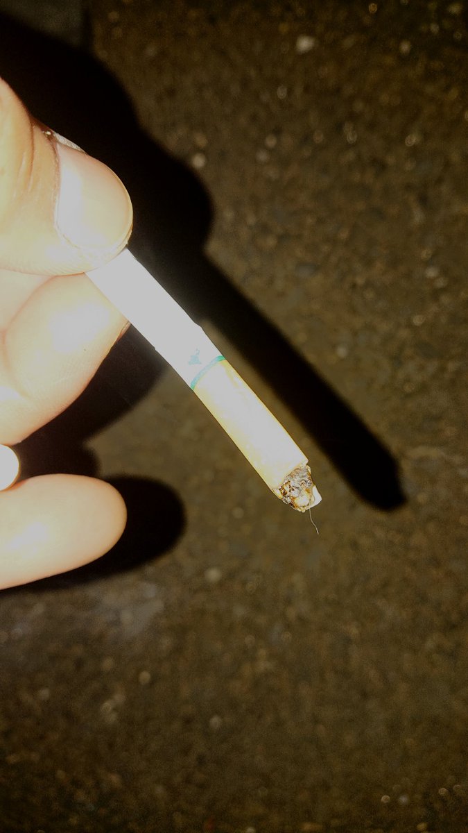 mym_mym75348169's tweet image. 考え事してたらおもいっきり逆に吸っちまったい

🚬🙃

#なに考えてんだか
#あっ
#ただの独り言です
