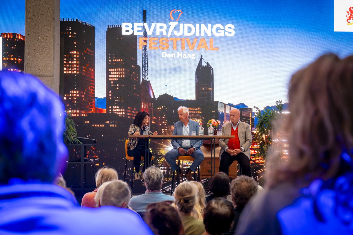 Remco Zwinkels maakte voor de Provincie Zuid-Holland foto’s van ons programma in het Provinciehuis op 5 mei. Met o.a. Pim &amp; Pom, jonge dichters, Ron Fresen en Evgeniy Levchenko. Hieronder een kleine selectie. Wil je meer zien? Check dan facebook.com/bevrijdingsfes…