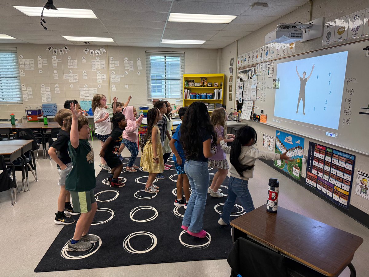 PelhamOaksPE's tweet image. Yesterday, the entire school participated in the largest exercise class in the world! 
#ProjectAces is where millions of children from all over the world exercise together to promote proper health and fitness habits! 👏