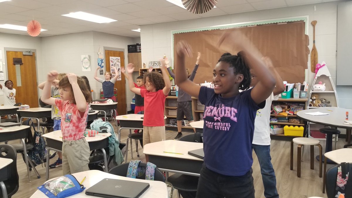 PelhamOaksPE's tweet image. Yesterday, the entire school participated in the largest exercise class in the world! 
#ProjectAces is where millions of children from all over the world exercise together to promote proper health and fitness habits! 👏