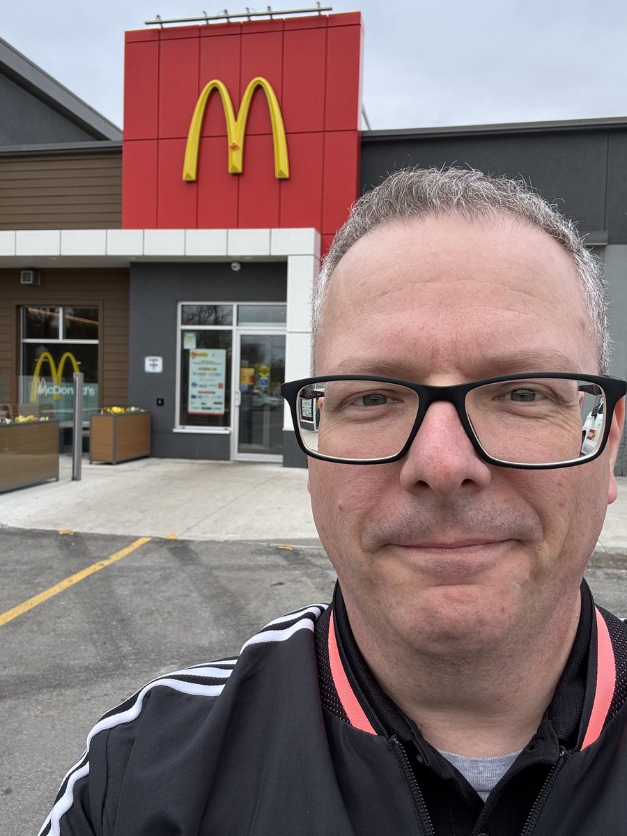 Ready to do my part on this #McHappyDay Come say hello at the Waterdown <a href="/McDonaldsCanada/">McDonald's 🇨🇦</a>