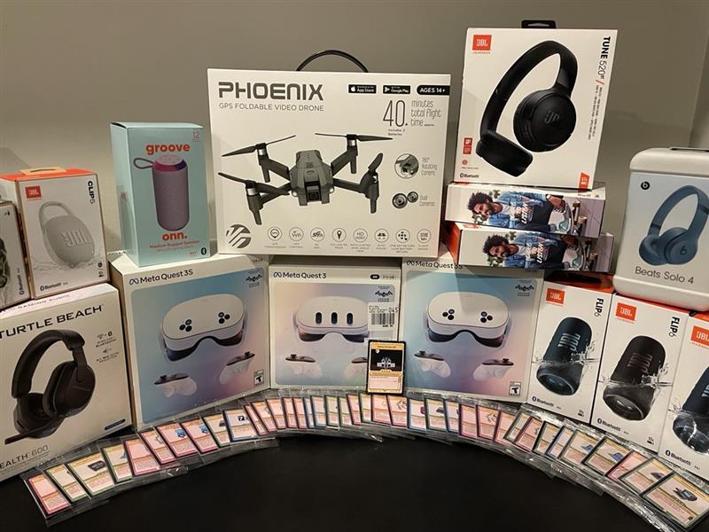 🎉Final day of #MMSPatchQuest and #MMSMOA! 
200 Booster Packs left - 5 are Super Packs 👀
Grab yours + claim prizes every other hour from 8am-2pm. Tier 1 grand prize drawing at 3pm!